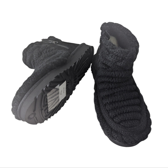 UGG CLASSIC MINI CHUNKY KNIT BLACK CARDY BOOT Size.. US 6 - Picture 3 of 9